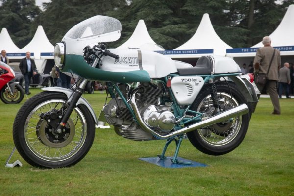 Ducati 750 Super Sport от 1974, победител в отделния клас, посветен само на тази легендарна марка
